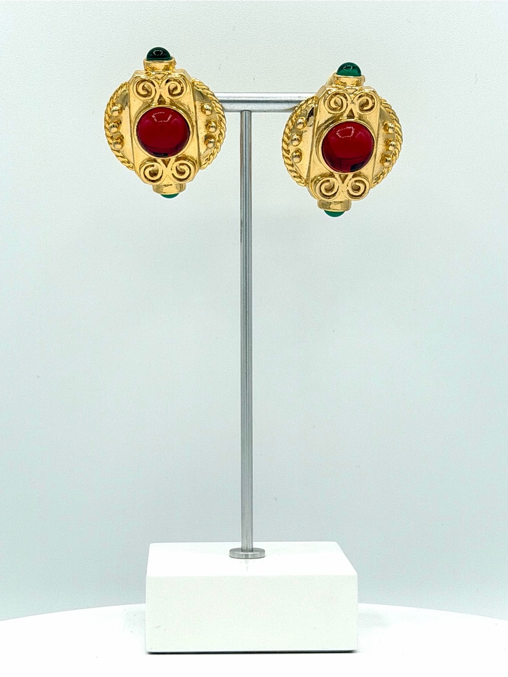 Mogul inspired Gold-Tone Clip-On Earrings Red & Green Glass Cabochon Stones - Picture 4 of 5